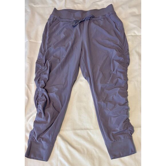 EUC Athleta Lightweight Attitude Pant, Tempest Violet, Sz 6 PETITE - Picture 3 of 6